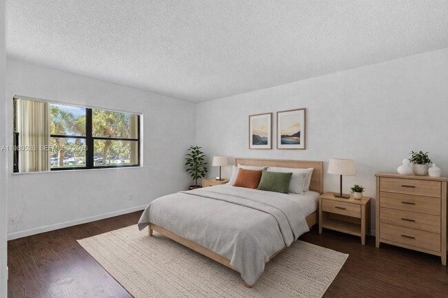 Building Photo - 230 Lakeview Dr