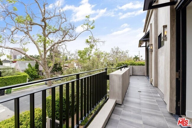 Building Photo - 6361 Drexel Ave