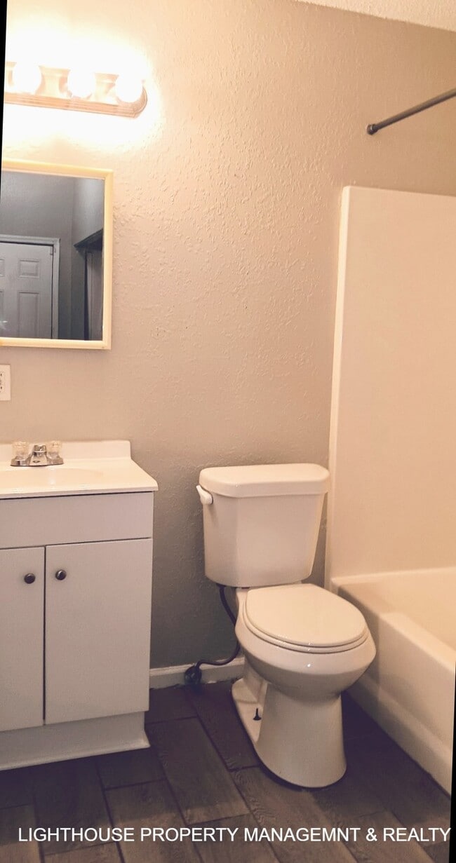 Building Photo - Spacious 3-Bed, 2-Bath with Covered Front Porch