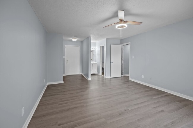 Building Photo - Water View Gem 2x2 Spacious Condo Fairfiel...