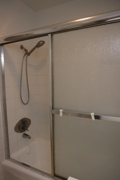 Building Photo - 5403 Newcastle Ave