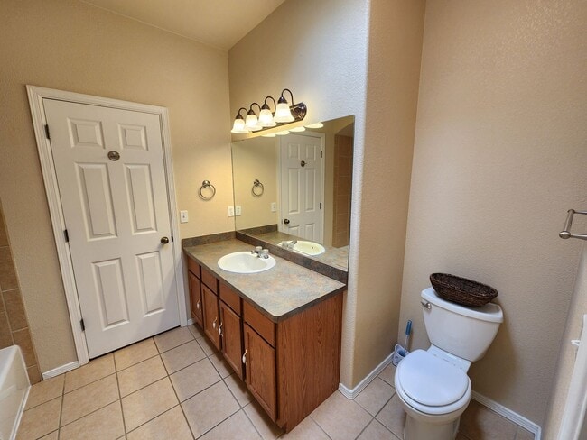 Building Photo - 5859 Habanero Dr