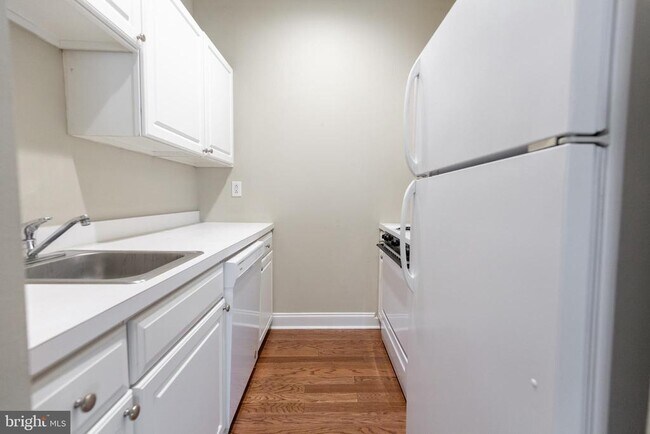 Building Photo - 1600 Walnut St