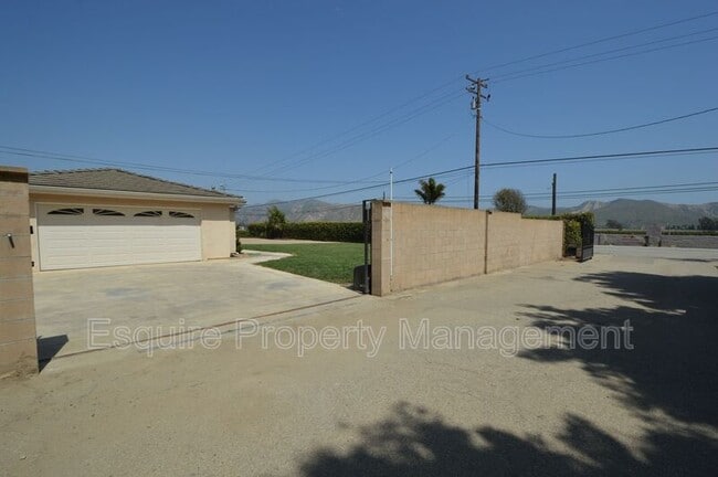 Building Photo - 13515 W Telegraph Rd