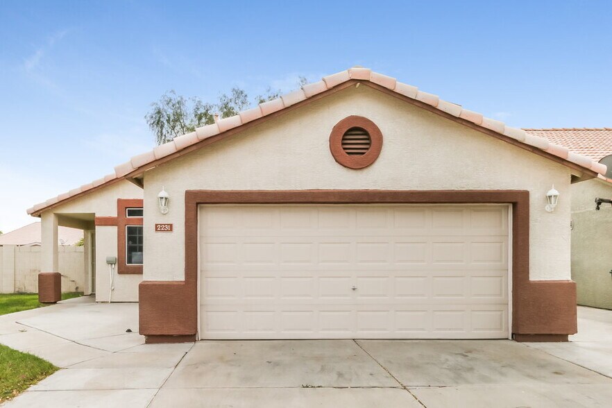 Primary Photo - 2231 N 89th Ave