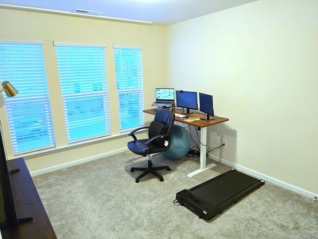 Building Photo - Spacious 3-Bed / 2.5-Bath Townhome near RTP! FREE TV & INTERNET! Reverse Osmosis Purification Sys...