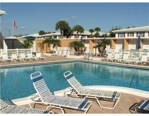 Building Photo - 2151 NE 68th St