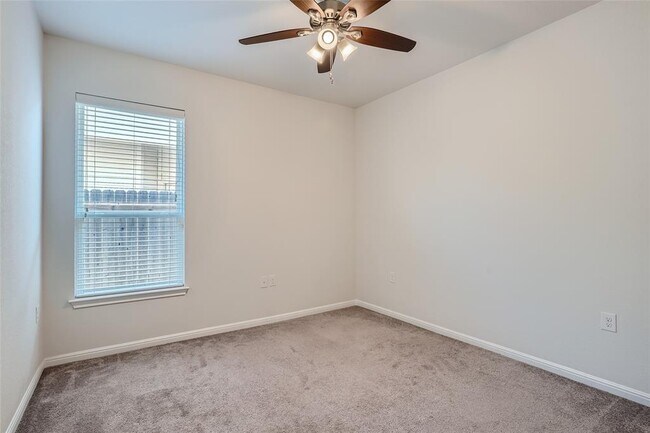 Building Photo - 821 Durness Dr