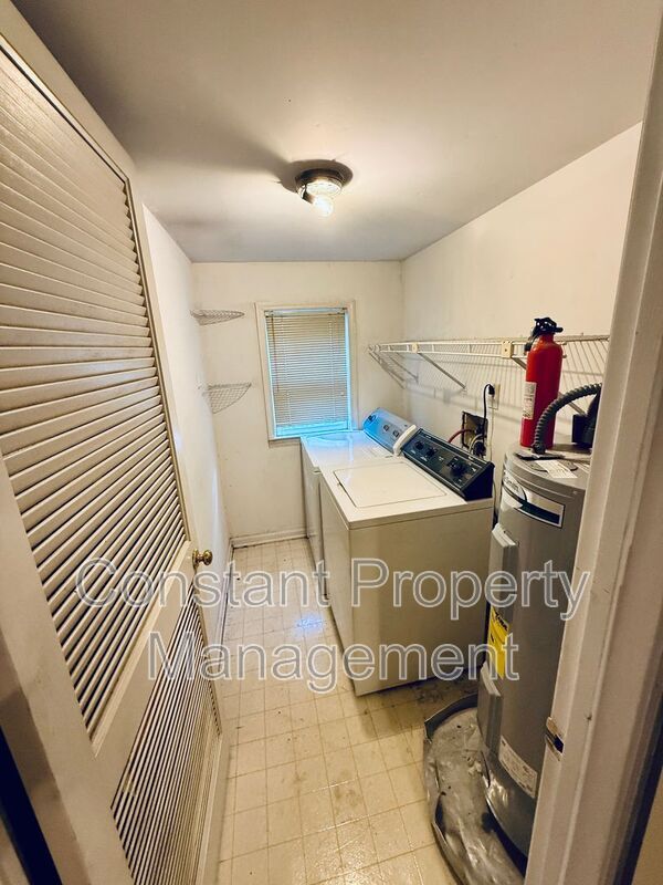 Building Photo - 1031 Bond St
