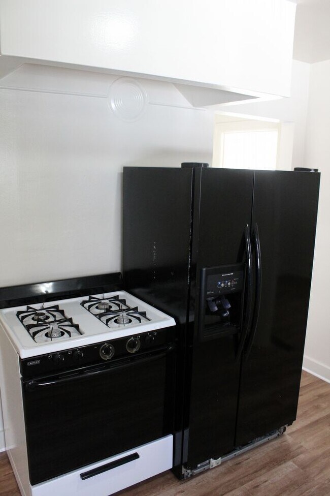 Building Photo - 1115 Capuchino Ave