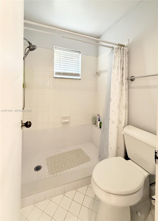 Building Photo - 4340 Pine Ridge Ct