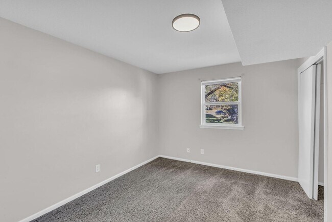 Building Photo - 9200 E 54th St