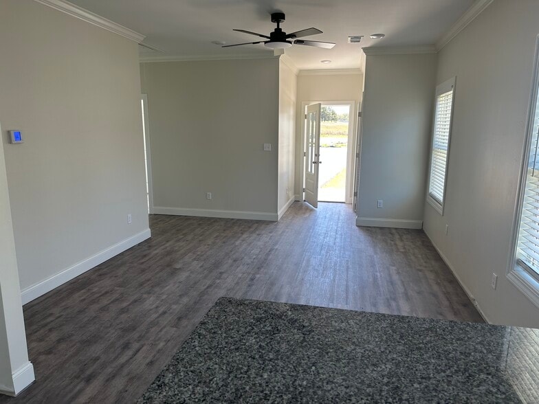 Building Photo - 191 Willowbrook Dr