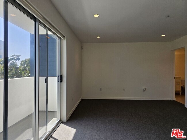 Building Photo - 1617 Broadway