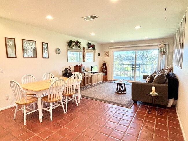 Building Photo - Surfside III / Port Hueneme / 1 bedroom on...
