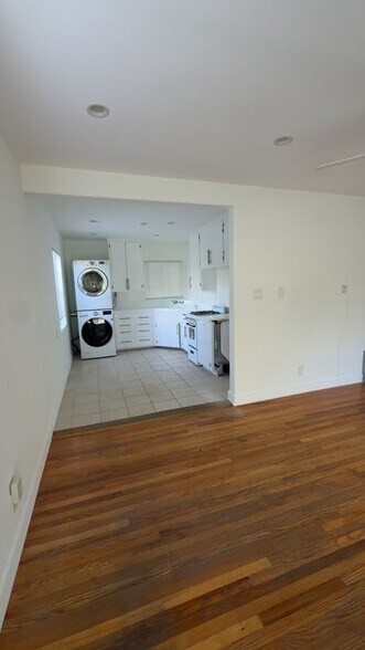 Building Photo - 1125 Elm Ave