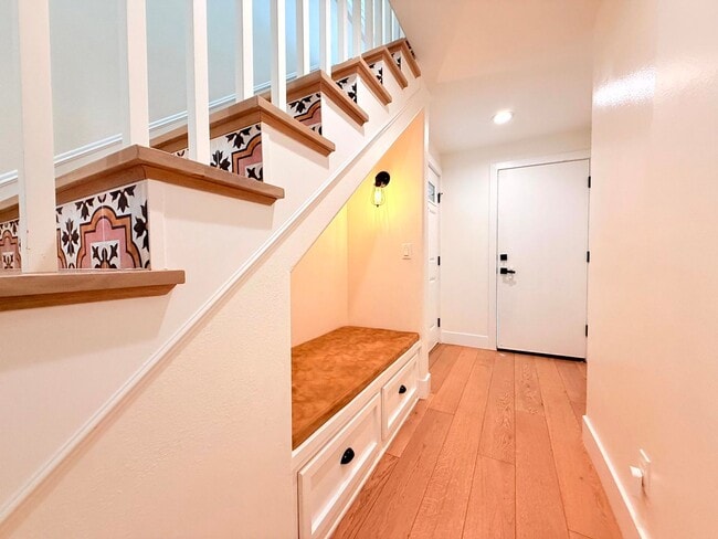 Building Photo - Fantastic 2-Story Home 3 bed 2.5 bath with backyard in Prime Golden Hills-Redondo Beach