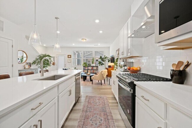 Building Photo - 748 Silver Maple Ln