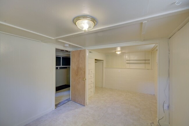 Building Photo - 2257 S Franklin St