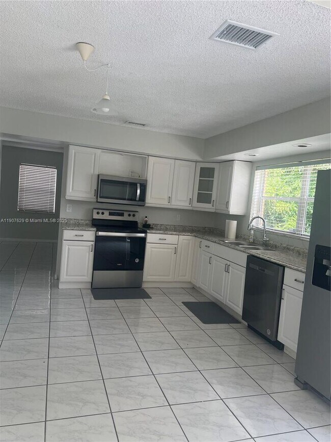 Primary Photo - 2661 Huron Way