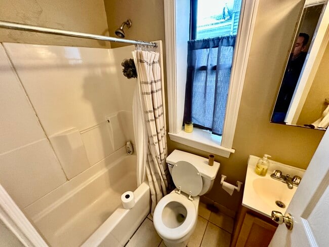 Building Photo - 17 Highgate St