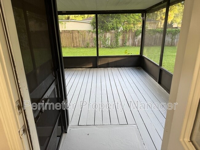 Building Photo - 8215 Cir St S