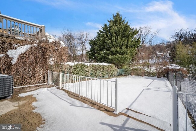 Building Photo - 123 Ford St