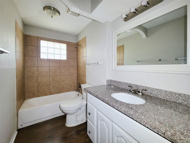 Building Photo - 18402 Tall Cypress Dr