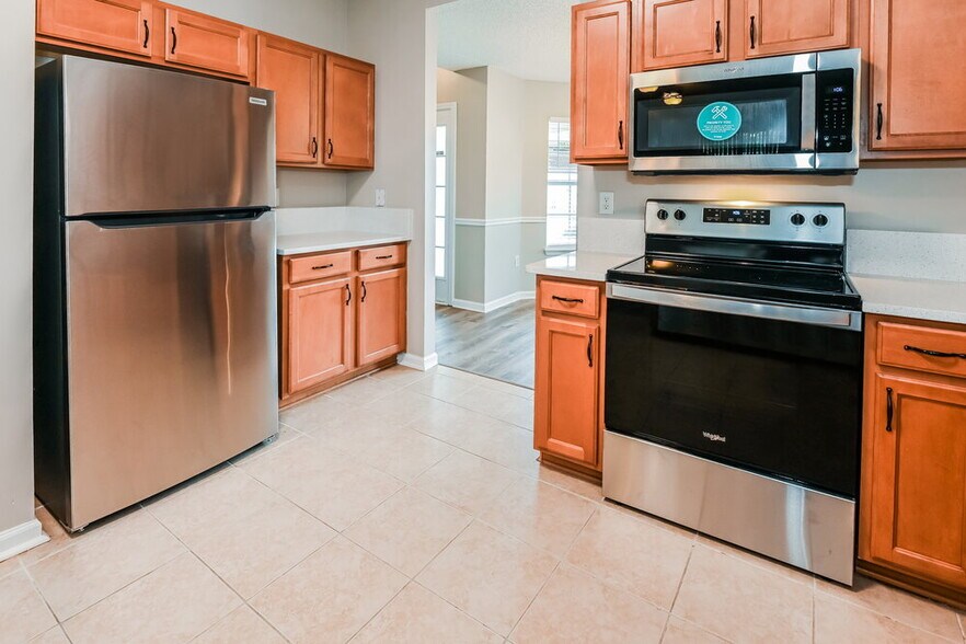 Building Photo - 14414 Woodfield Cir S