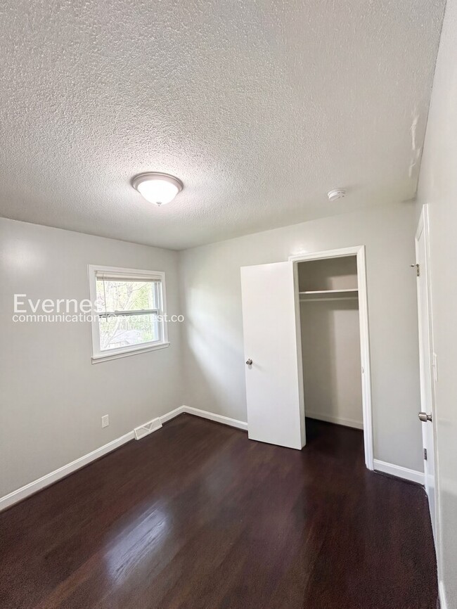 Building Photo - 907 Newcastle Rd