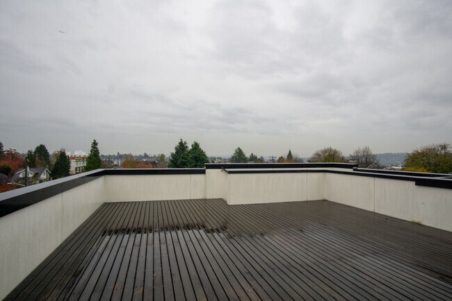 Building Photo - 3Bd/3.25Ba Seattle Home