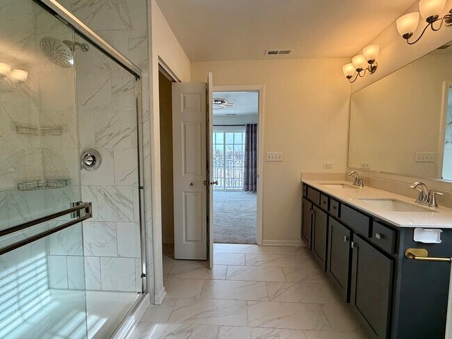 Building Photo - 4411 Monroe Ct