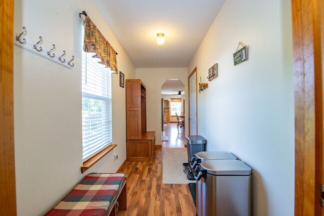 Building Photo - 650 Farmington Dr
