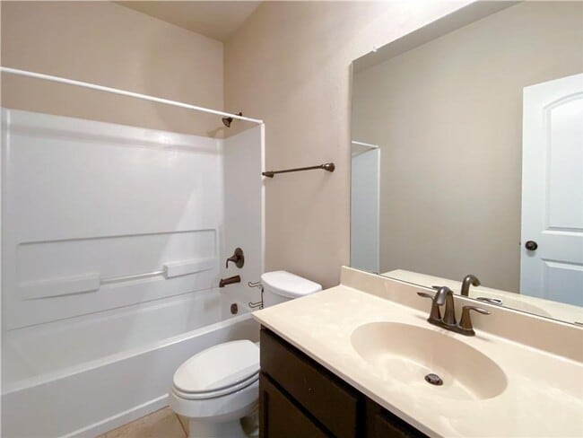 Building Photo - 125-131 Creekside Villa Dr