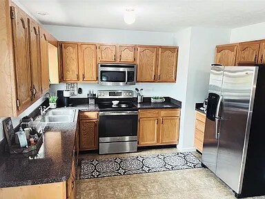 Building Photo - 15 Colossians Ct