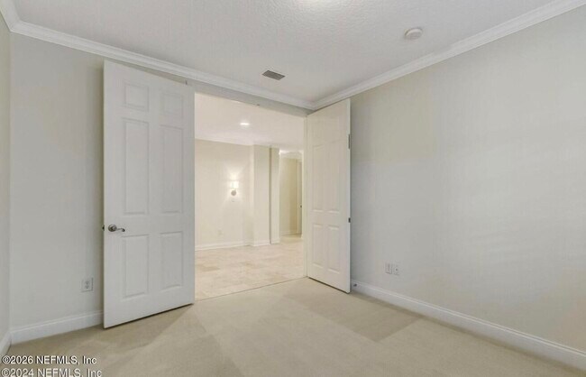 Building Photo - 156 Hidden Palms Ln