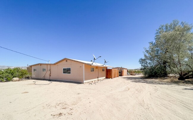 Primary Photo - Cute 3 bedroom 2 bath in Desert Heights