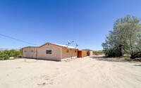 Building Photo - Cute 3 bedroom 2 bath in Desert Heights