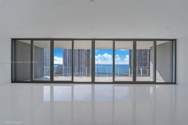 Building Photo - 300 Biscayne Boulevard Way