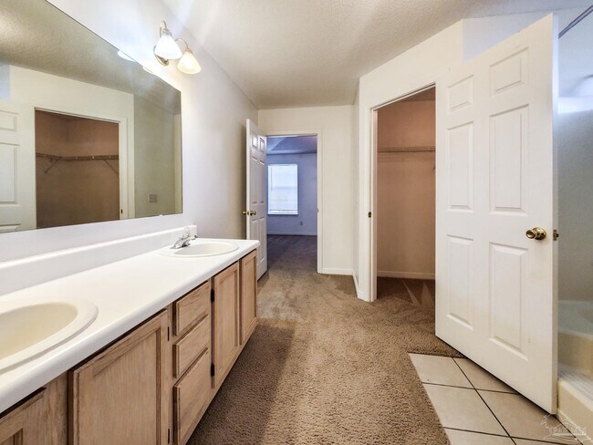 Building Photo - 412 Bay Oaks Dr
