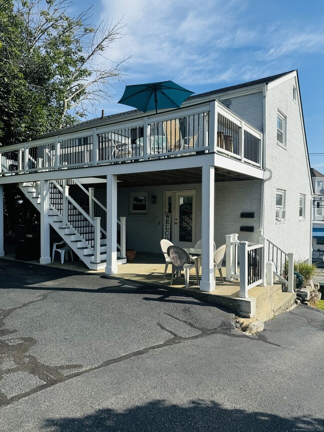 Building Photo - 249 Pequot Ave