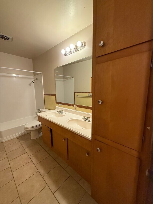 Building Photo - Charming 4-Bedroom Ranch Near Downtown Littleton!!