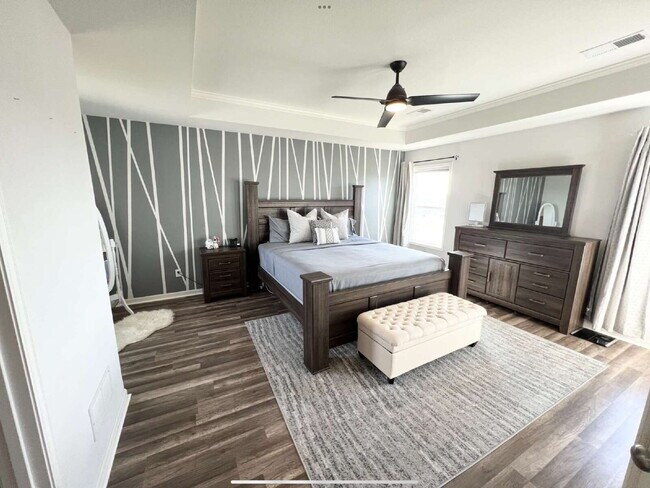 Building Photo - Beautiful 4 Bedroom/2.5 Bath Home *AVAILABLE MAY 15th*