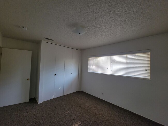Building Photo - 1744 S Oak Park St