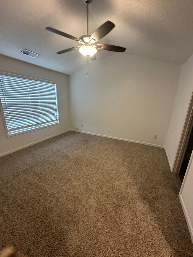 Building Photo - 105 Crestfield Cir