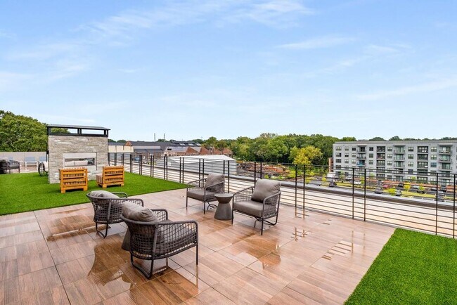 Building Photo - 112 Rogers St NE