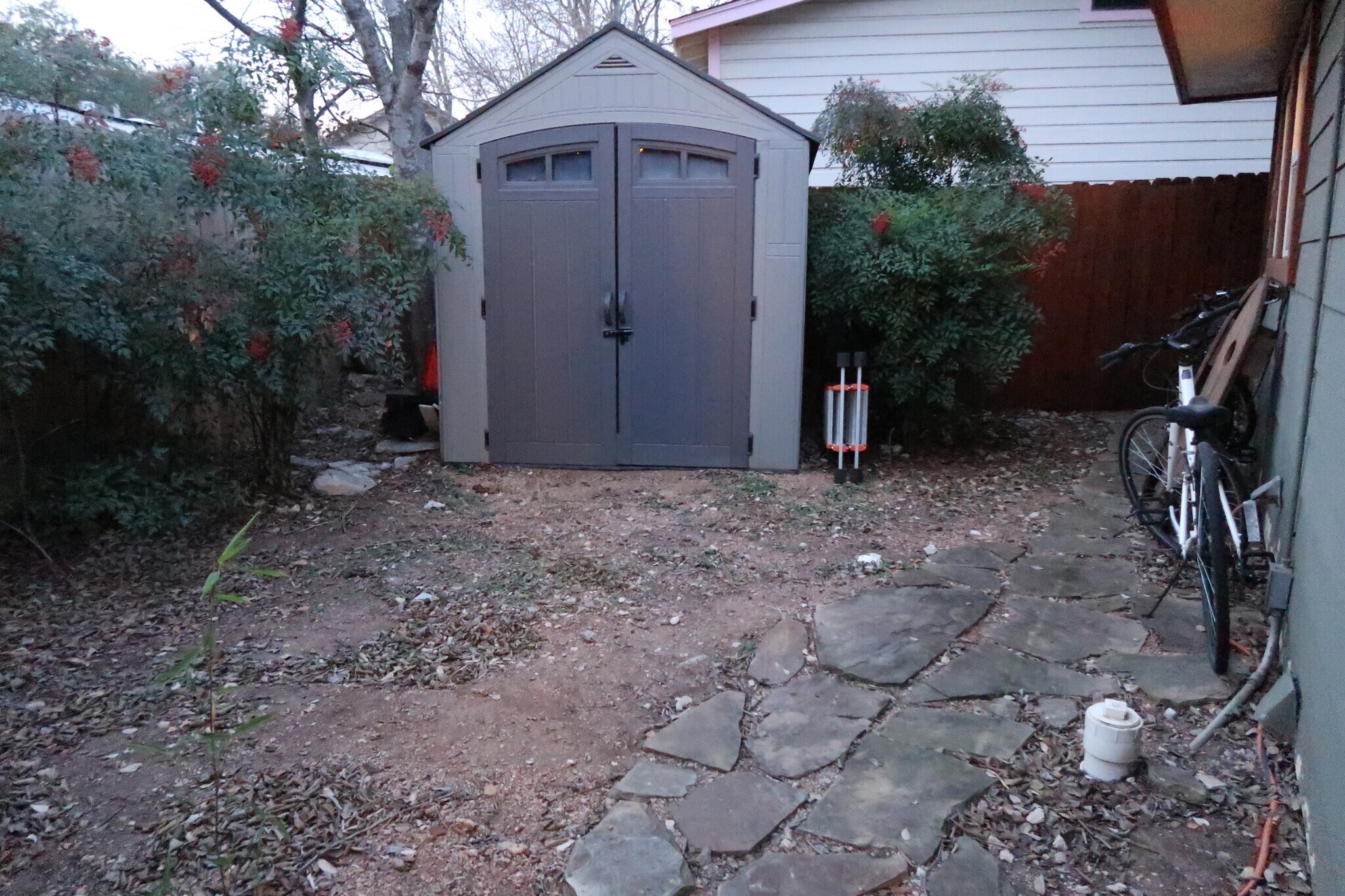 Building Photo - 11002 Lakeside Dr