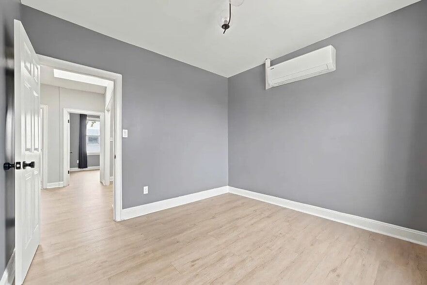 Building Photo - 38-18 47th Ave