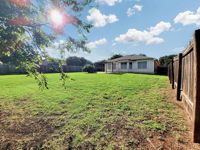 Building Photo - Charming 3BD/2BA Home with Spacious Backyard in Cedar Park