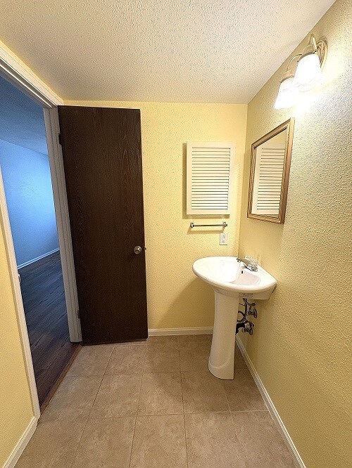 Building Photo - 14896 E 2nd Ave